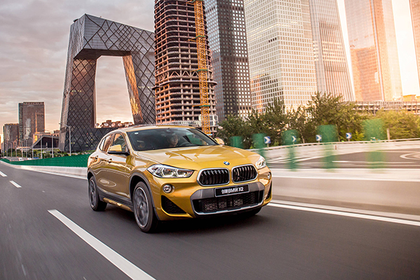 06.创新BMW X2行驶在北京.jpg